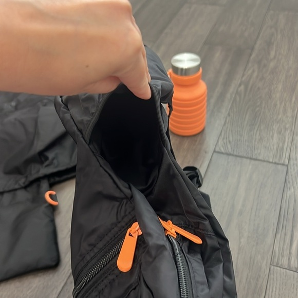 NWOT Bundle travel sack bag and backpack with compressible silicone water bottle main image 4